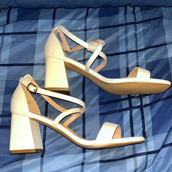 NEW Elegant White Block Heel Sandals Size 8.5 - Picture 6 of 7